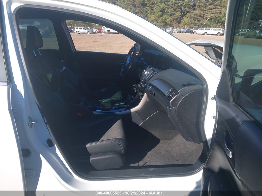 2017 HONDA ACCORD VIN: 1HGCR2F69HA183352