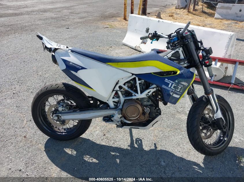 2016 Husqvarna Supermoto 701 VIN: VBKUST400GM784141 Lot: 40605525