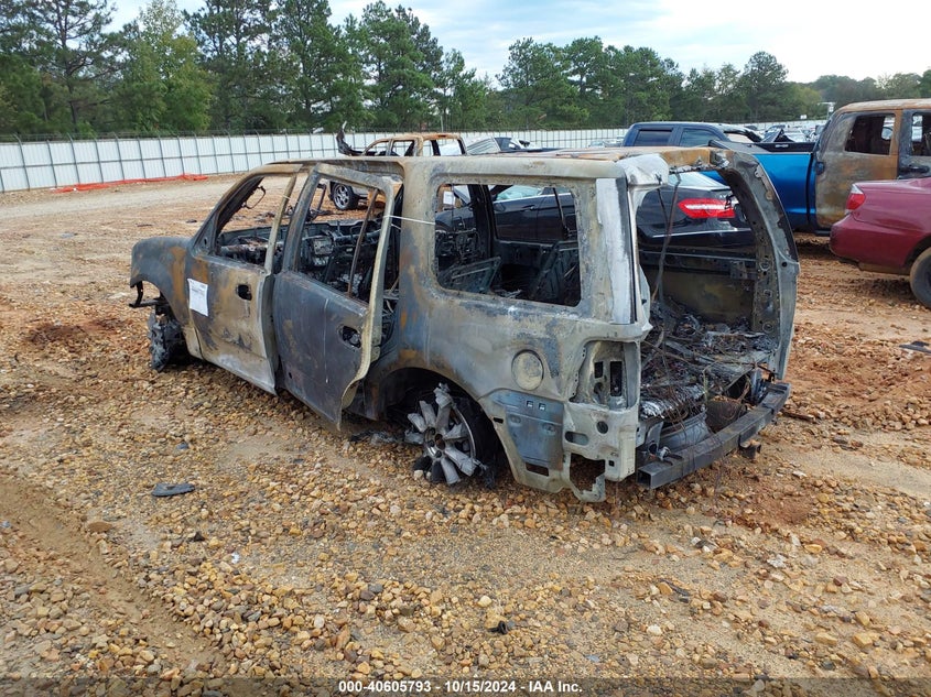 5LMJJ2LT3HEL05048 2017 LINCOLN NAVIGATOR photo no. 3