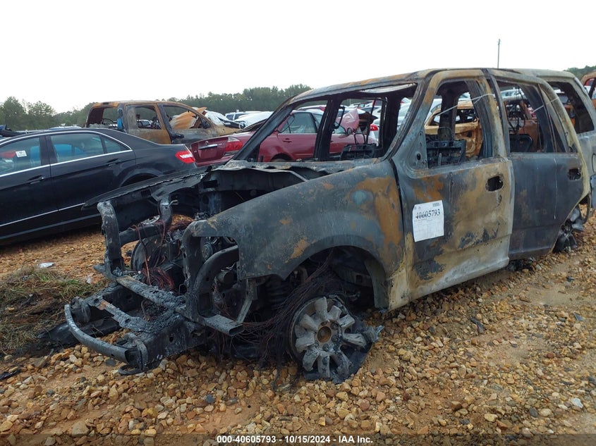 5LMJJ2LT3HEL05048 2017 LINCOLN NAVIGATOR photo no. 6