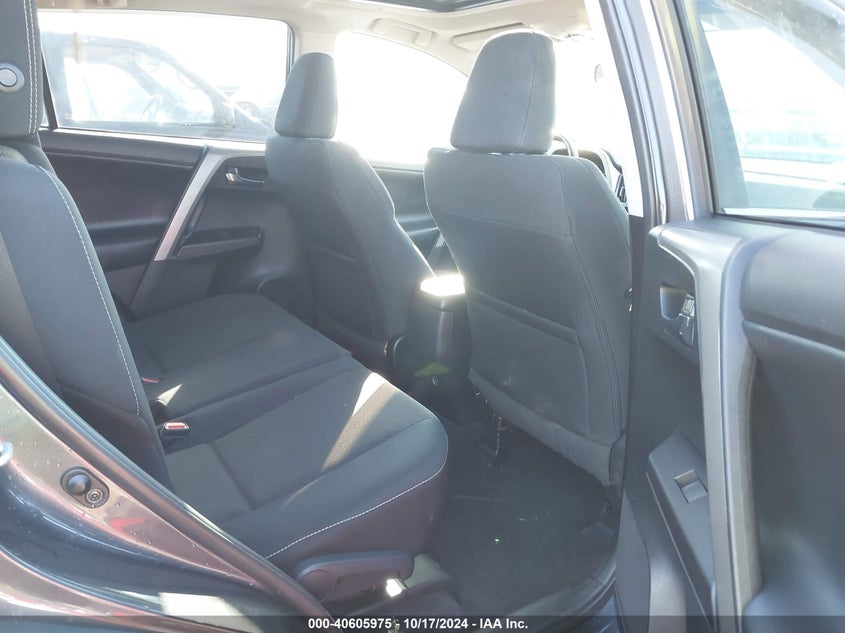 2018 TOYOTA RAV4 ADVENTURE/XLE VIN: 2T3RFREVXJW723169