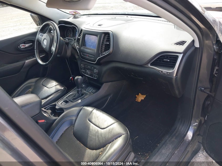 VIN 1C4PJMLX0KD138810 2019 JEEP CHEROKEE LATITUDE PLUS 4X4