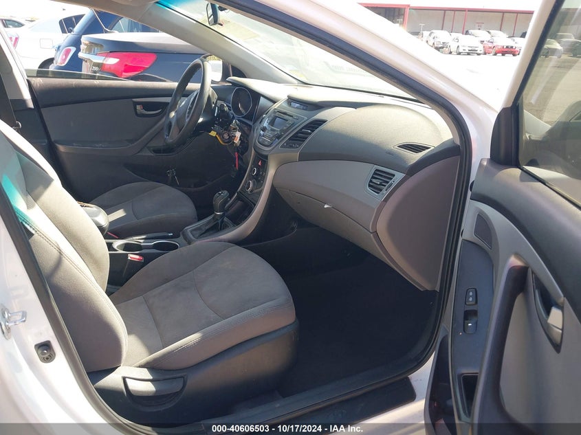 2015 HYUNDAI ELANTRA VIN: 5NPDH4AE5FH592700