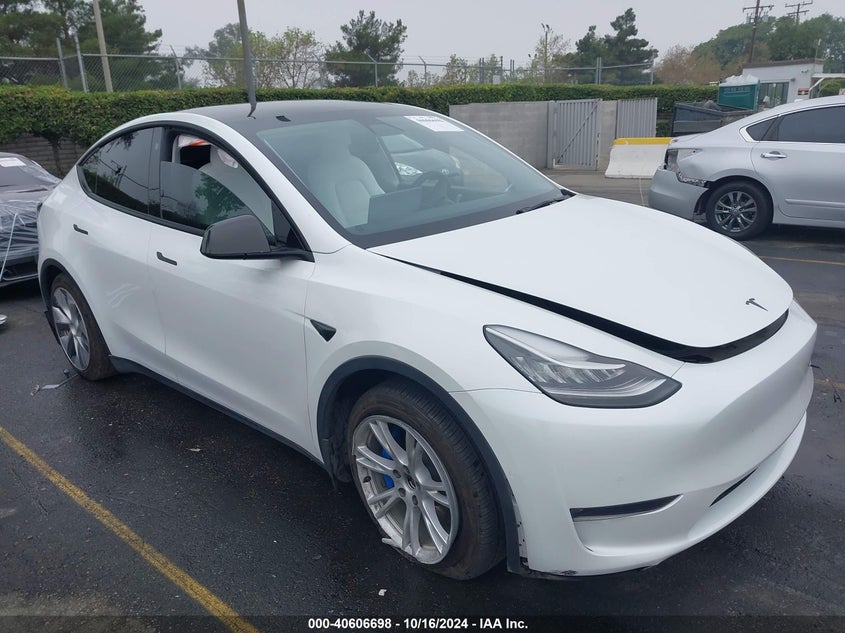 2021 TESLA MODEL Y  (VIN: 5YJYGAEE3MF275670)
