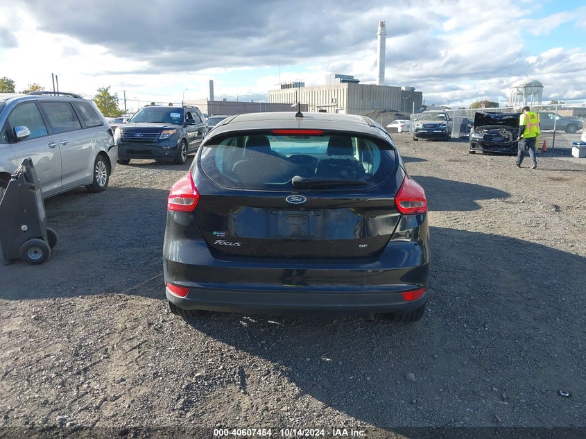 VIN 1FADP3K29JL316077 2018 FORD FOCUS SE