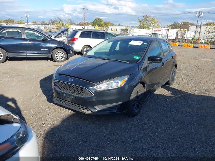 VIN 1FADP3K29JL316077 2018 FORD FOCUS SE