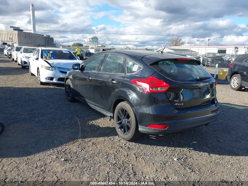 VIN 1FADP3K29JL316077 2018 FORD FOCUS SE