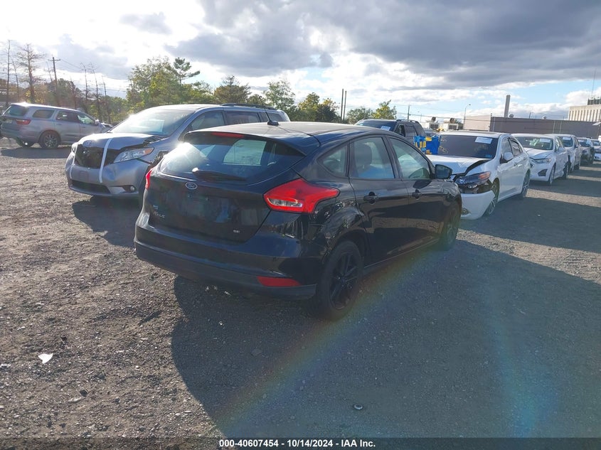 VIN 1FADP3K29JL316077 2018 FORD FOCUS SE