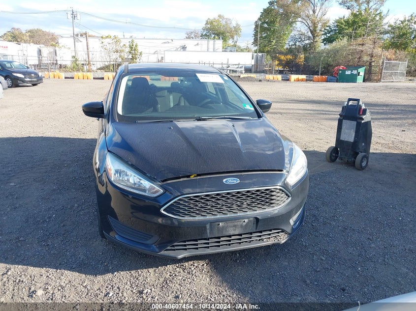 VIN 1FADP3K29JL316077 2018 FORD FOCUS SE