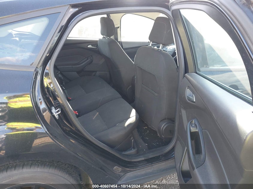 VIN 1FADP3K29JL316077 2018 FORD FOCUS SE
