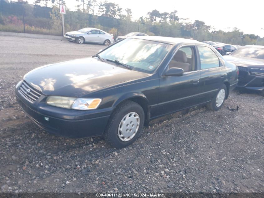 1999 Toyota Camry Le VIN: 4T1BG28K8XU490577 Lot: 40611122