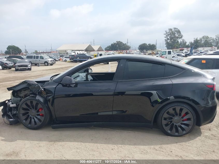 2024 Tesla Model Y VIN: 7SAYGDEF1RF163776 Lot: 40611277