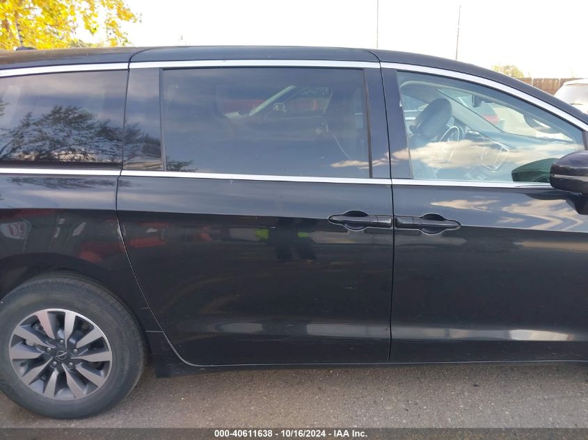 2022 Chrysler Pacifica Hybrid Touring L VIN: 2C4RC1L7XNR137098 Lot: 40611638