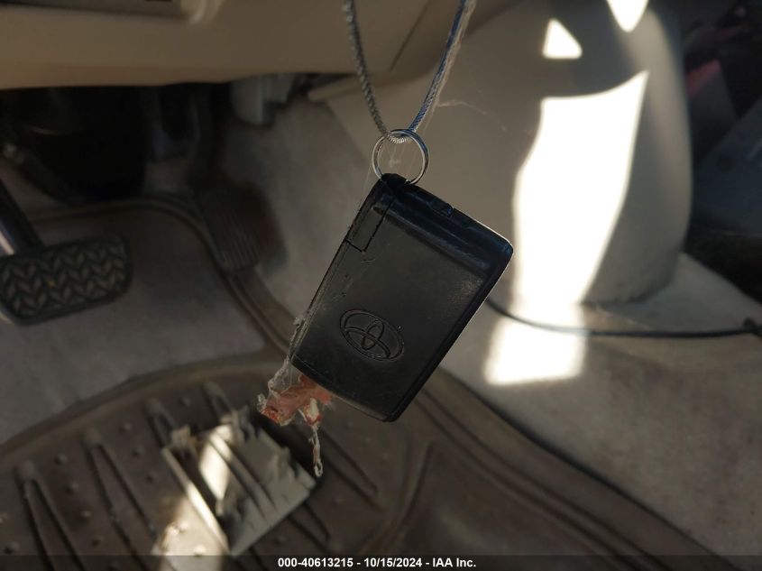 2004 Toyota Prius VIN: JTDKB22UX40021118 Lot: 40613215