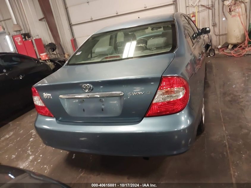 2004 Toyota Camry Le VIN: 4T1BE32K84U811811 Lot: 40615881