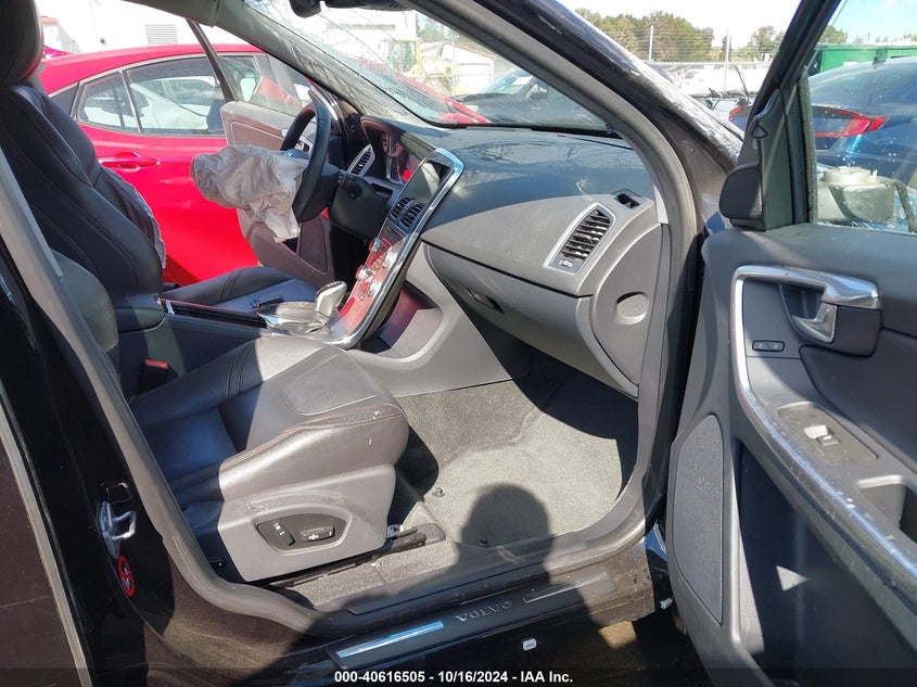VIN YV440MRR7H2160741 2017 VOLVO XC60 T5 DYNAMIC