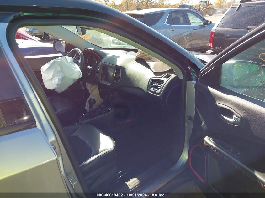 VIN 3C4NJDDB1JT501764 2018 JEEP COMPASS TRAILHAWK 4X4