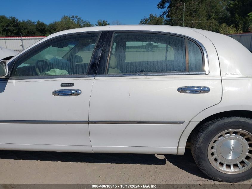 2001 Lincoln Town Car Executive VIN: 1LNHM81W51Y734723 Lot: 40618915