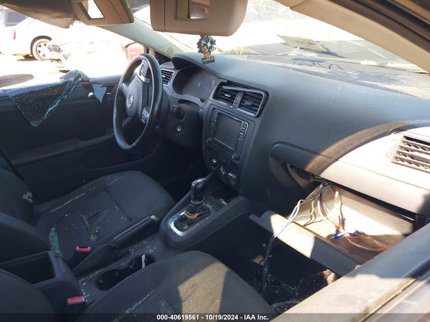 2011 VOLKSWAGEN JETTA VIN: 3VWDZ7AJ3BM346063