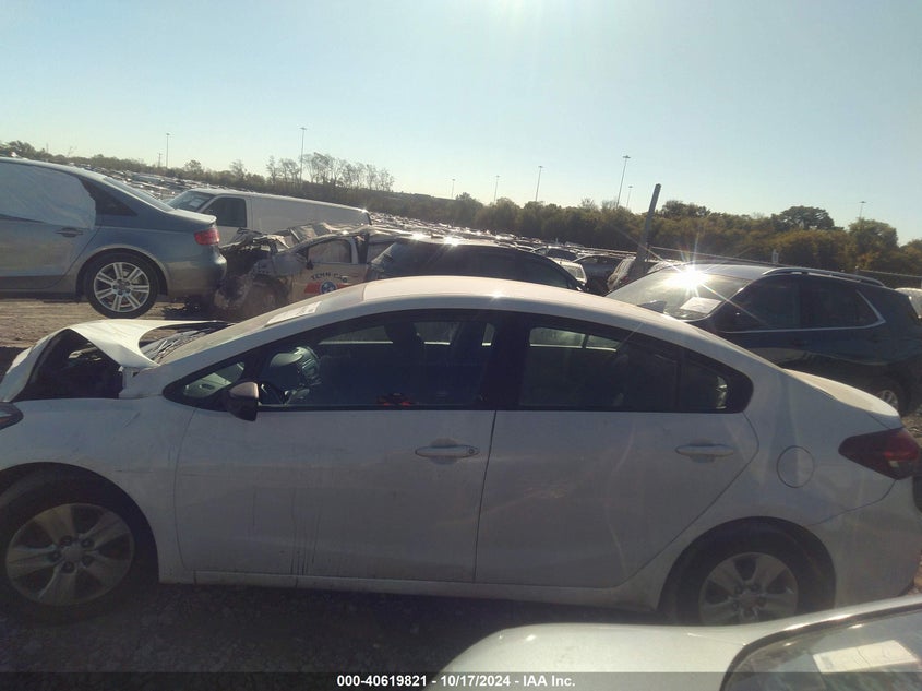 2017 KIA FORTE LX - 3KPFK4A76HE081189