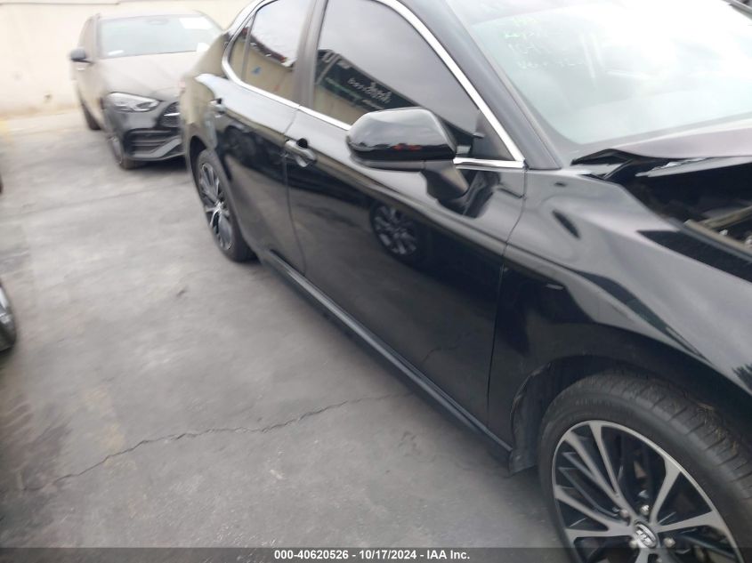 2019 Toyota Camry L/Le/Xle/Se/Xse VIN: 4T1B11HK1KU704281 Lot: 40620526