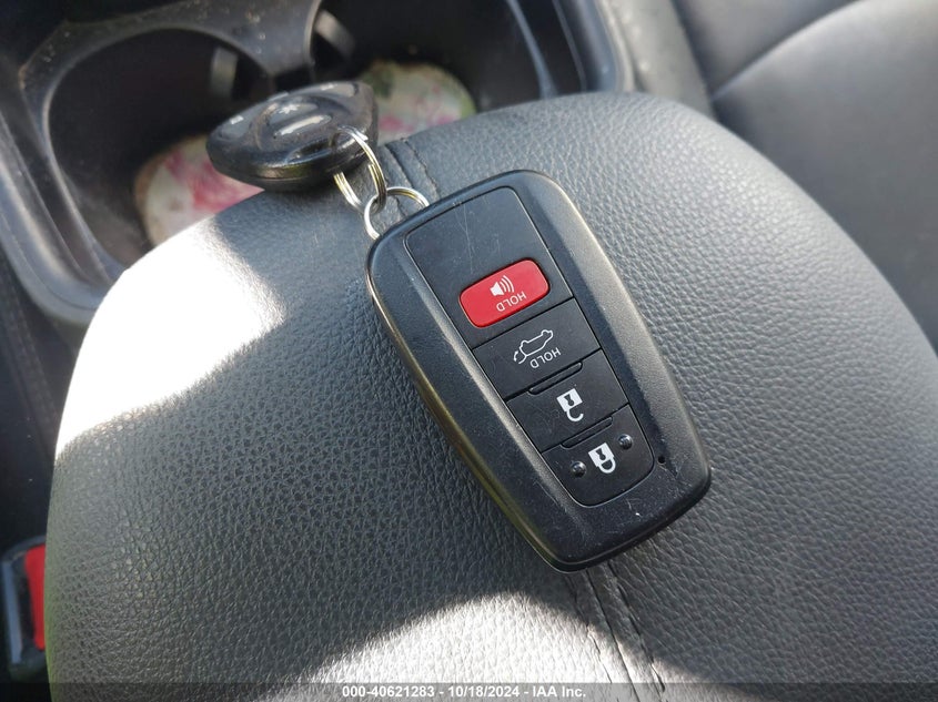 2019 TOYOTA RAV4 XLE PREMIUM VIN: JTMC1RFV1KD008847