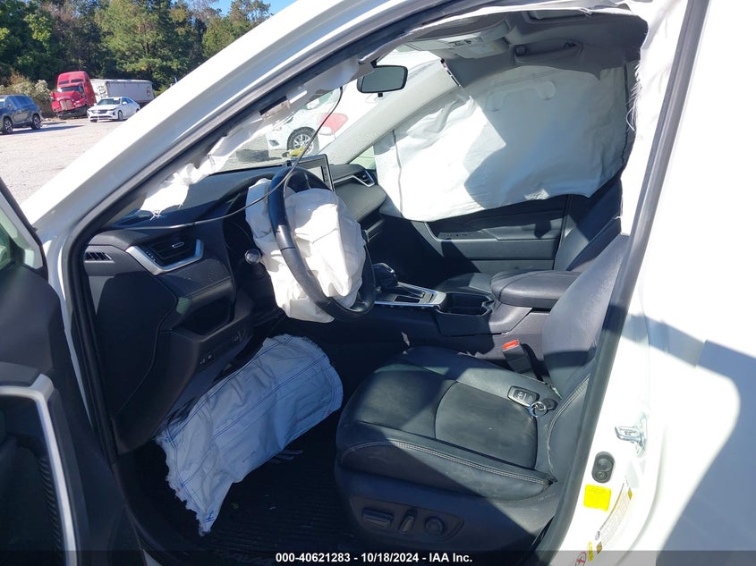 2019 TOYOTA RAV4 XLE PREMIUM VIN: JTMC1RFV1KD008847