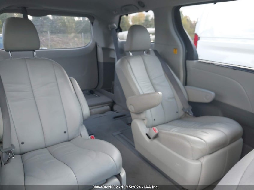 2011 Toyota Sienna Xle/Limited VIN: 5TDDK3DC1BS003040 Lot: 40621602