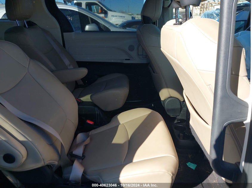 VIN 5TDYSKFC6NS062002 2022 TOYOTA SIENNA XLE