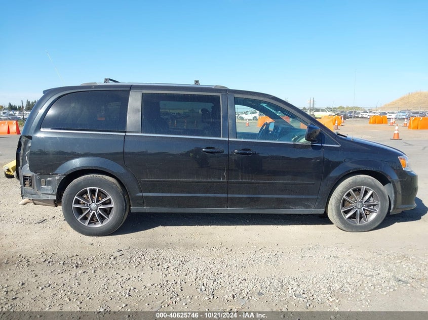 VIN 2C4RDGCG2HR813323 2017 DODGE GRAND CARAVAN SXT