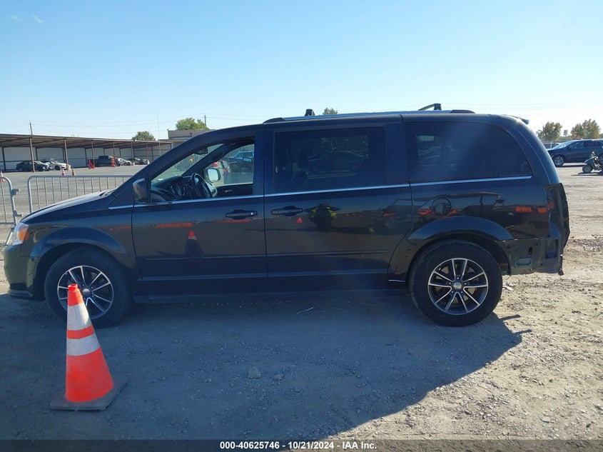 VIN 2C4RDGCG2HR813323 2017 DODGE GRAND CARAVAN SXT