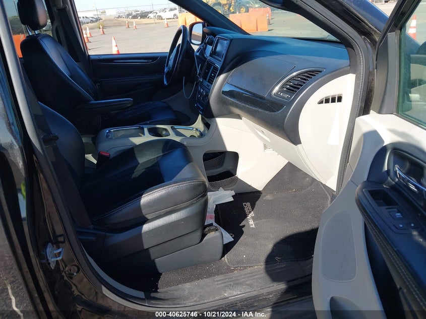 VIN 2C4RDGCG2HR813323 2017 DODGE GRAND CARAVAN SXT