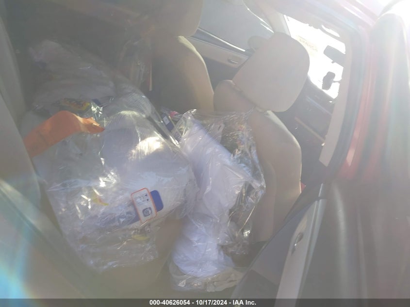 2015 Toyota Corolla Le VIN: 5YFBURHE4FP261602 Lot: 40626054