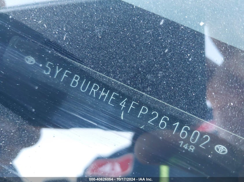 2015 Toyota Corolla Le VIN: 5YFBURHE4FP261602 Lot: 40626054