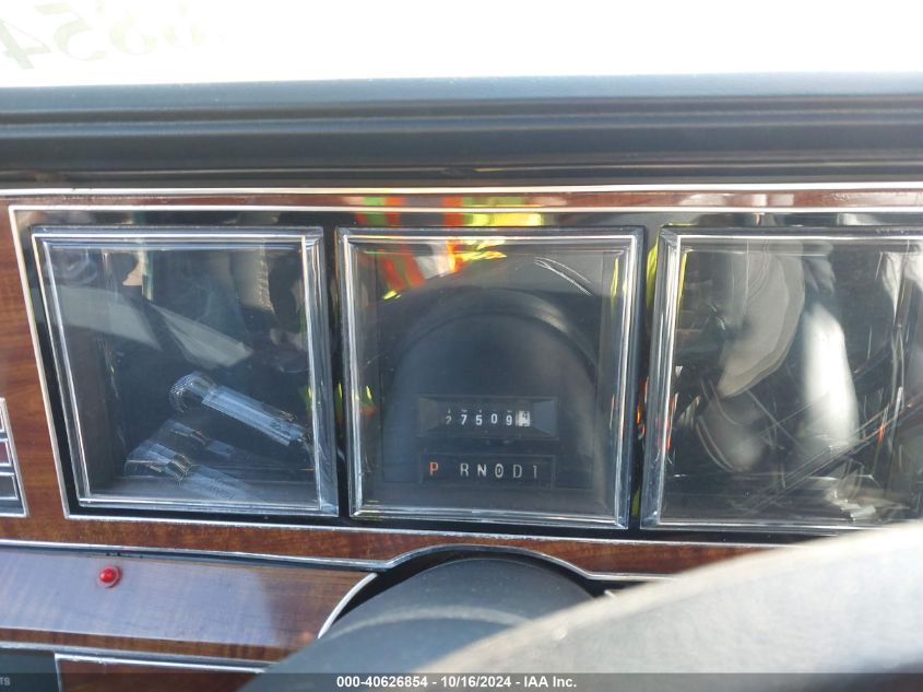 1989 Lincoln Town Car Signature VIN: 1LNBM82F2KY643253 Lot: 40626854