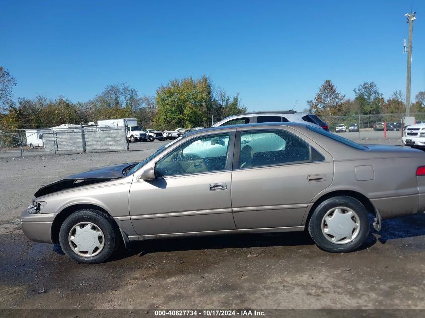 1999 Toyota Camry Ce VIN: 4T1BG22K1XU586477 Lot: 40627734