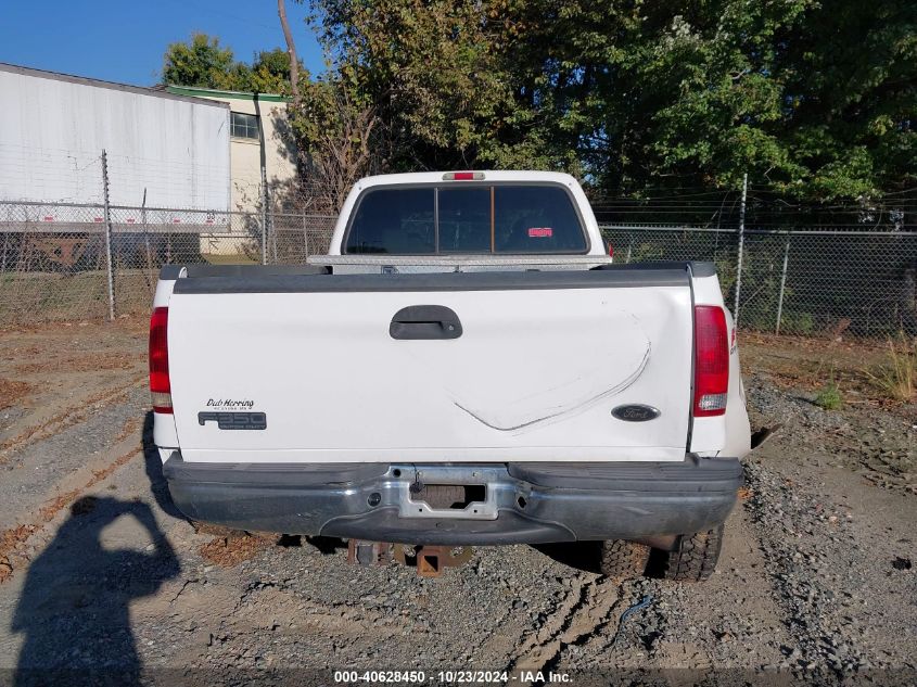 2004 Ford F-350 Lariat/Xl/Xlt VIN: 1FTWW33P34EB05823 Lot: 40628450