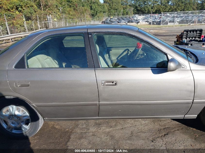 2000 Toyota Camry Le VIN: 4T1BG22K5YU661067 Lot: 40630485