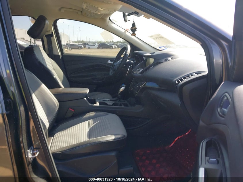 VIN 1FMCU0GD0KUA41133 2019 FORD ESCAPE SE