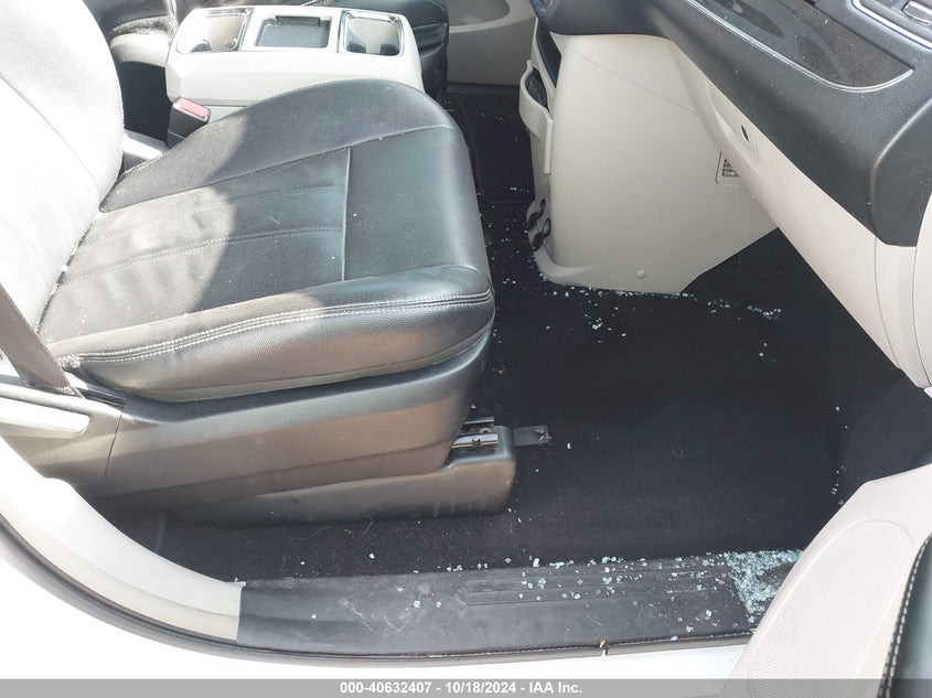 2014 CHRYSLER TOWN & COUNTRY TOURING - 2C4RC1BG1ER169181