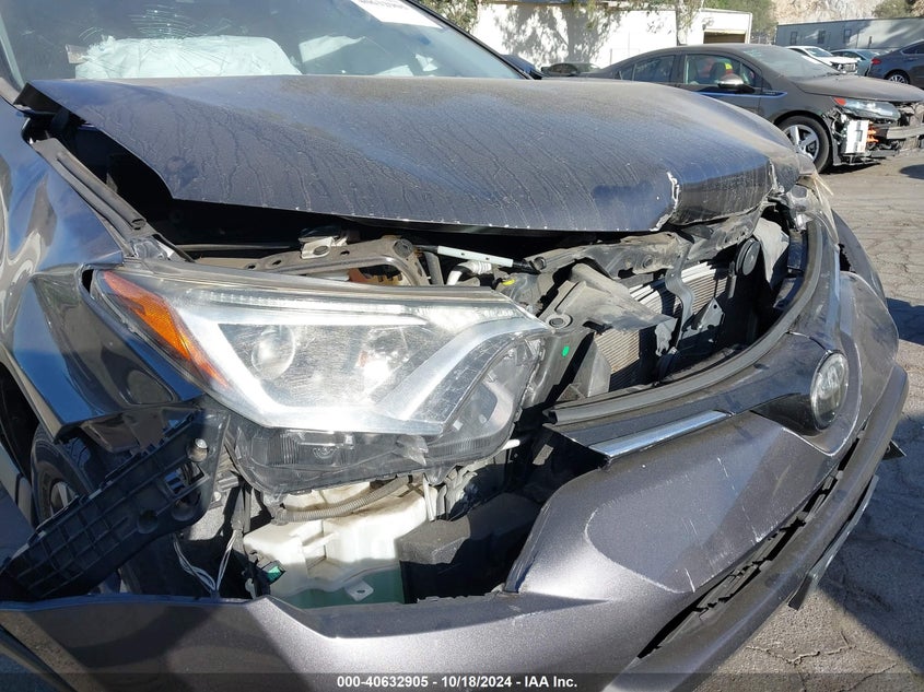 VIN JTMZFREV1JJ732700 2018 TOYOTA RAV4 LE