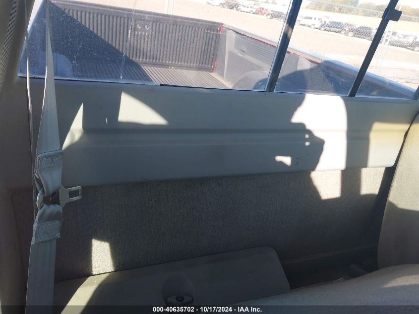 1993 Chevrolet Gmt-400 C1500 VIN: 1GCEC14K5PZ229049 Lot: 40635702