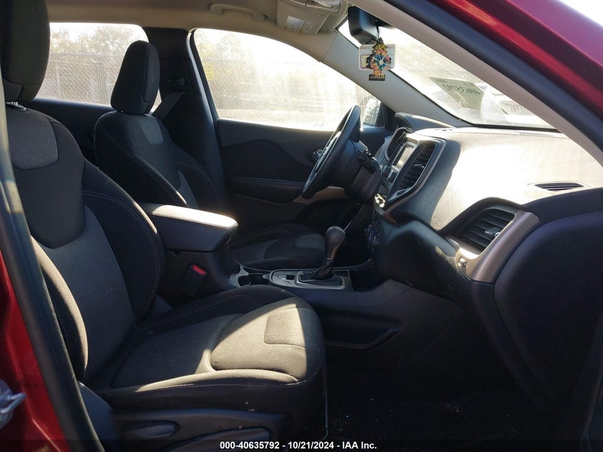 VIN 1C4PJLAB6HD235696 2017 JEEP CHEROKEE SPORT FWD
