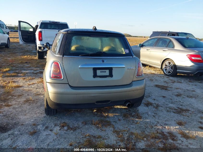 2007 Mini Cooper Hardtop Base (M6) VIN: WMWMF33587TU60750 Lot: 40640995