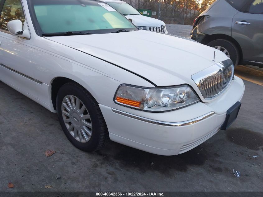 2005 Lincoln Town Car Signature VIN: 1LNHM81W65Y651338 Lot: 40642356