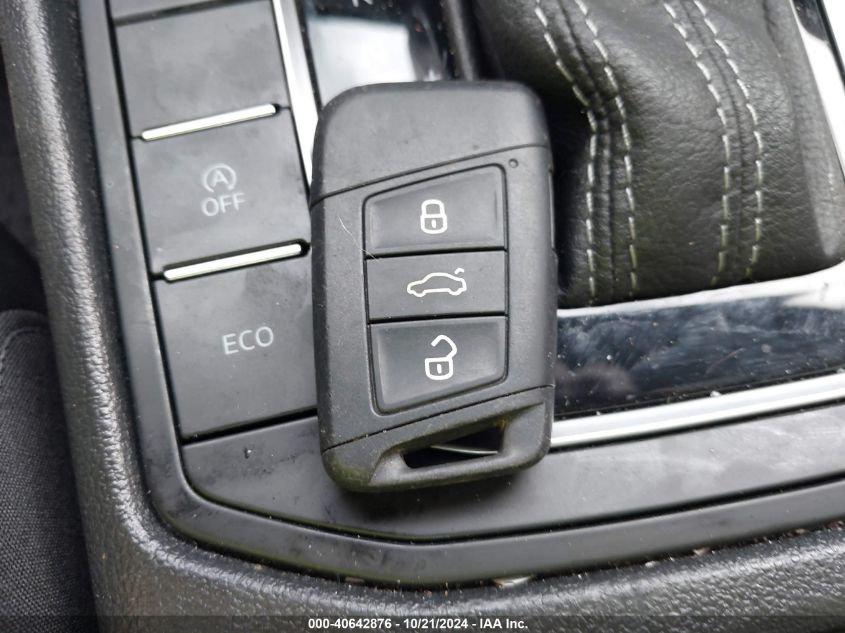 2019 Volkswagen Jetta 1.4T R-Line/1.4T S/1.4T Se VIN: 3VWCB7BU5KM243140 Lot: 40642876