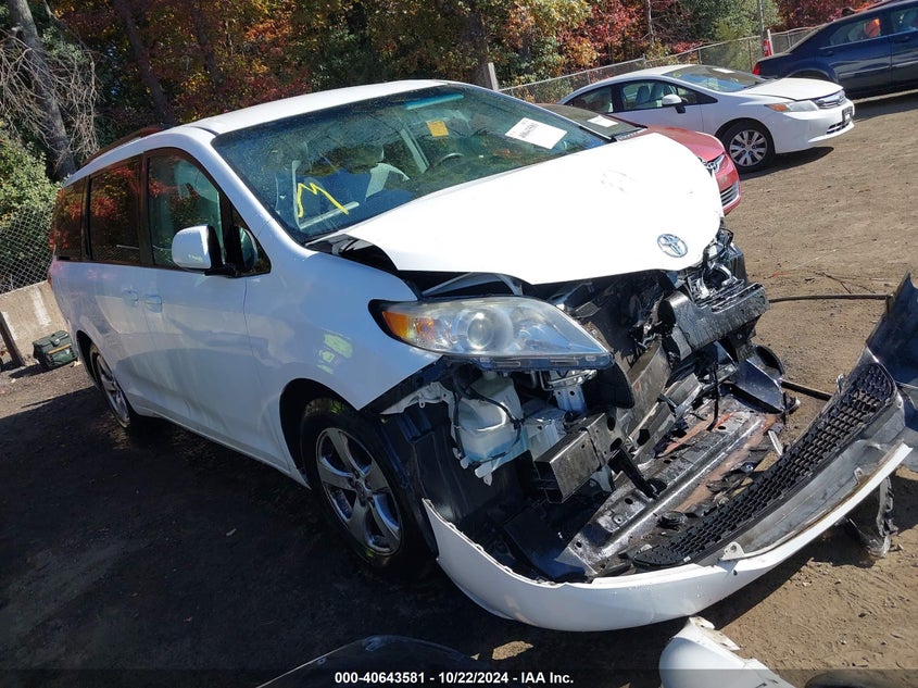 TOYOTA SIENNA LE 8 PASSENGER 2017
