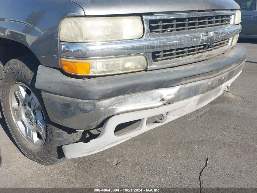 2001 Chevrolet Tahoe C1500 VIN: 1GNEC13T71R152340 Lot: 40643984