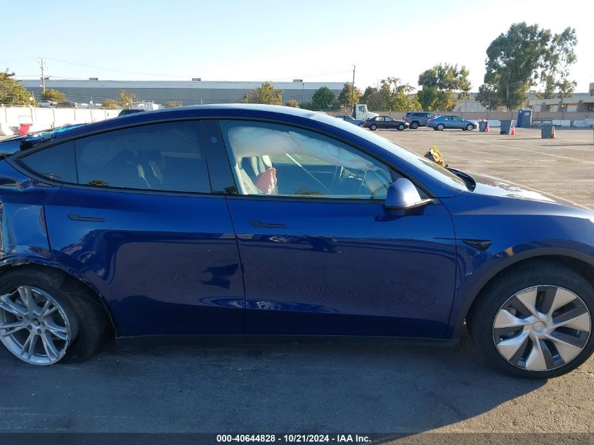 2024 Tesla Model Y VIN: 7SAYGDEE7RF031404 Lot: 40644828