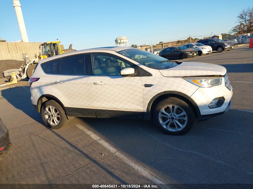 2017 Ford Escape Se VIN: 1FMCU0G92HUE01541 Lot: 40645431